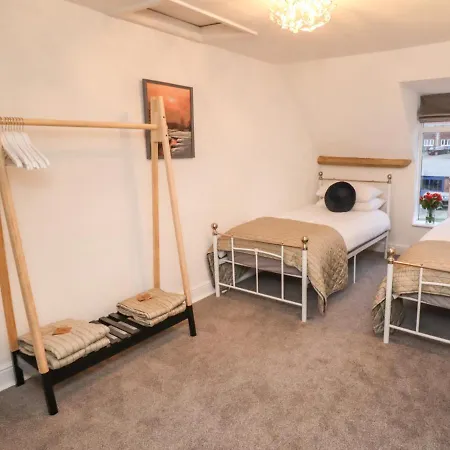 Monteva * Уитби